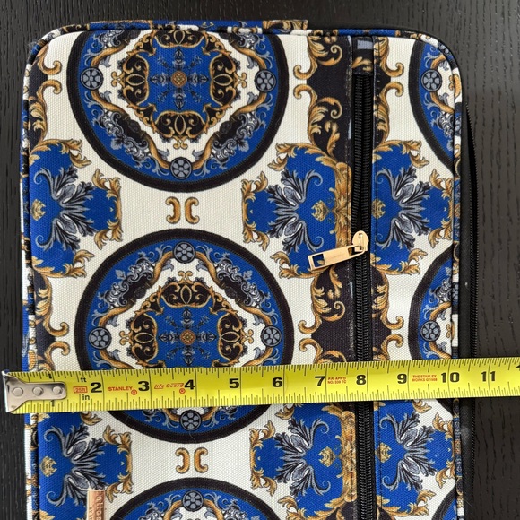 ALICE + OLIVIA Laptop Sleeve - Regal Romance - Picture 6 of 9